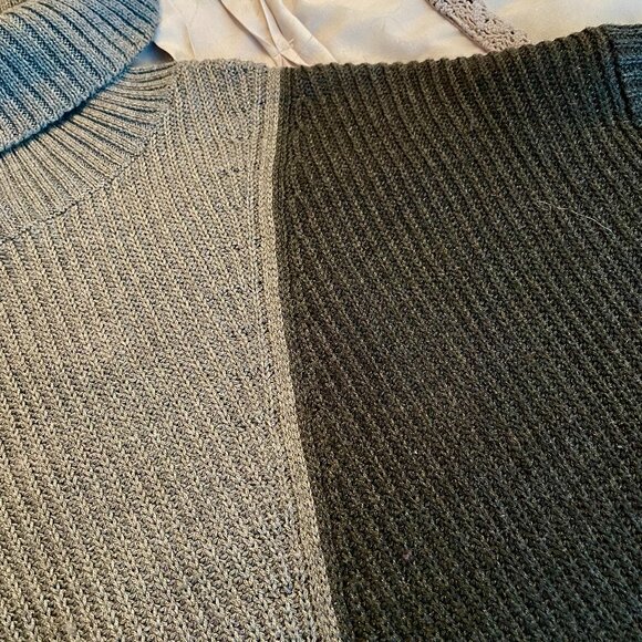 Gray Color-Block Tunic Sweater - Picture 4 of 6